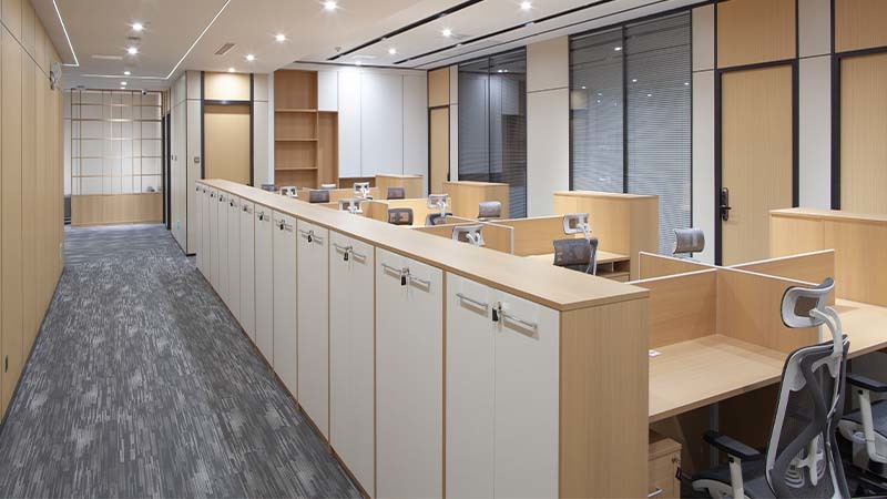 Últimos blogs de la empresa sobre Regarding the different styles and colors of screen card slot office desks we deliver