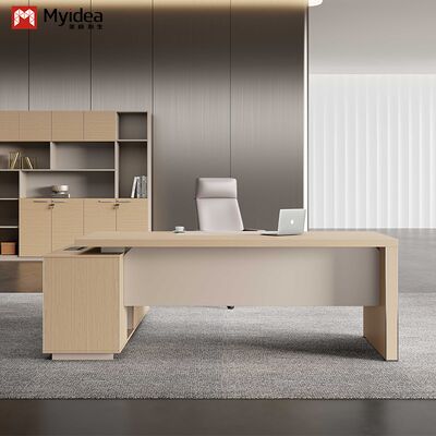 comprar Escritorio ejecutivo en forma de L de madera sólida de Myidea con gabinete inferior y pies cubiertos con bordes de aleación de aluminio para edificios de oficinas online manufacture